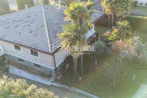 VILLA INDIPENDENTE LIBERA SU 4 LATI - AMPIO GIARDI