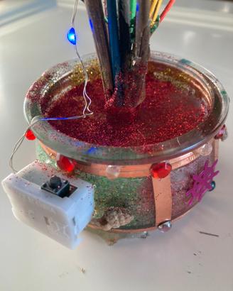 Lucette con albero grande