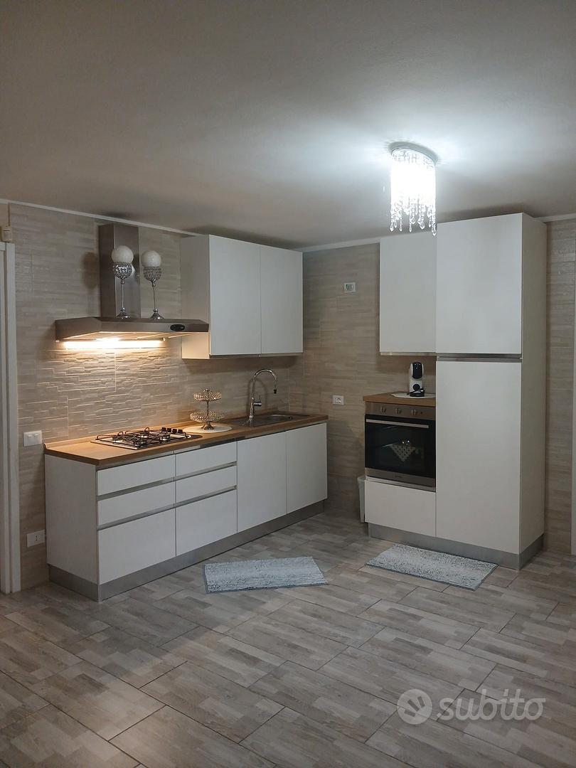 cucina completa angolare e dritta 420m come nuova - Arredamento e ...