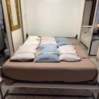 Letto matrimoniale scomparsa con libreria