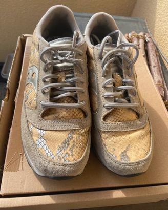 Saucony tenute molto bene nr 37