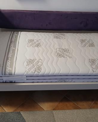 Letto singolo ragazza