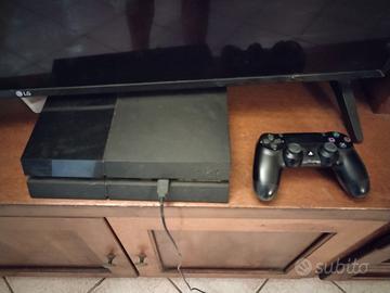Ps4 compresa di Joystick e cavi