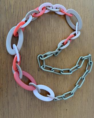 Collana catena brunita e anelli colorati in resina