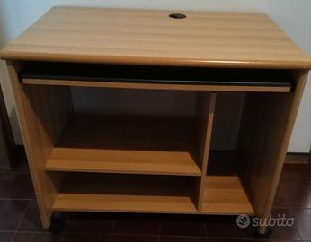 Scrivania per computer con ruote e porta tastiera