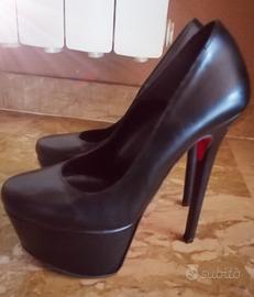 Décolleté in pelle nero