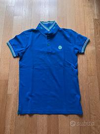 polo a maniche corte azzurra, verde e bianca