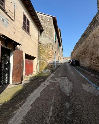 Magazzino a Tarquinia Via Montana 1 locali
