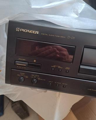 Pioneer D-05