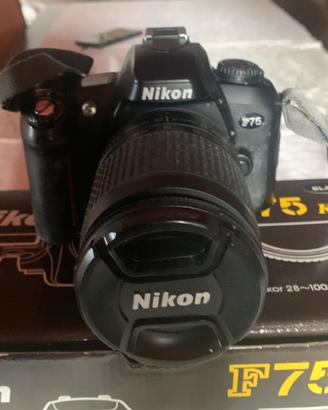 macchina fotografica reflex NIkon f 75