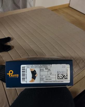 Cavigliera elastica con bendaggio a 8