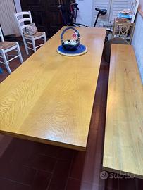 Tavolo e panche in legno
