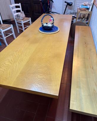 Tavolo e panche in legno