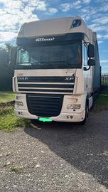 Trattore stradale DAF e semirimorchio Koegel