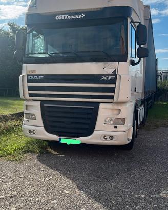 Trattore stradale DAF e semirimorchio Koegel