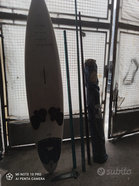 Tavola da surf con accessori