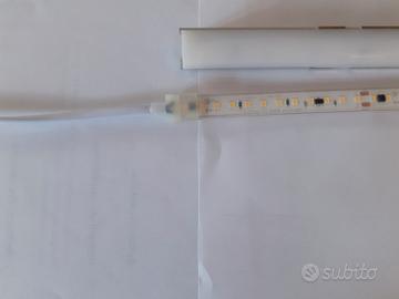 Profilo angolare con striscia LED 220v IP 67 4000k