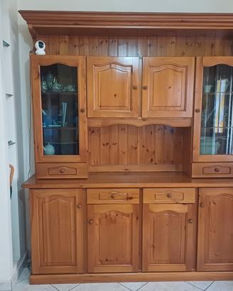Credenza, tavolo e sedie in legno di pino