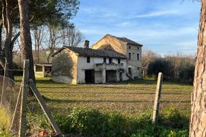 Rudere agricolo con terreno e accessori
