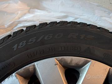 4 gomme invernali con cerchioni 185/60 R15 88T