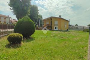 CASA INDIPENDENTE A FERNO