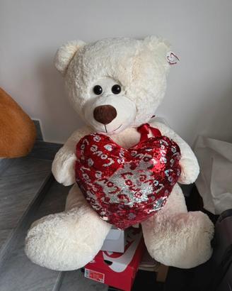 Orso di peluche gigante bianco con cuore rosso
