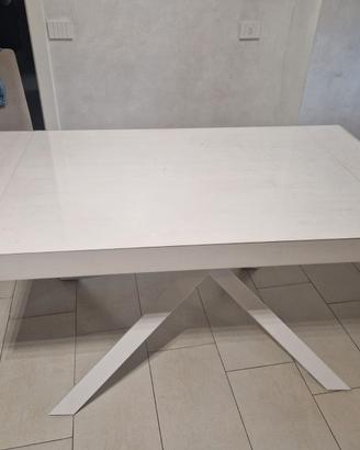 Tavolo da salone