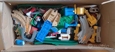 PISTA trenino Geo-Trax FISHER PRICE. 130 pezzi.