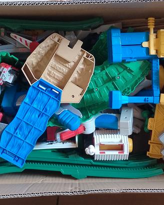 PISTA trenino Geo-Trax FISHER PRICE. 130 pezzi.