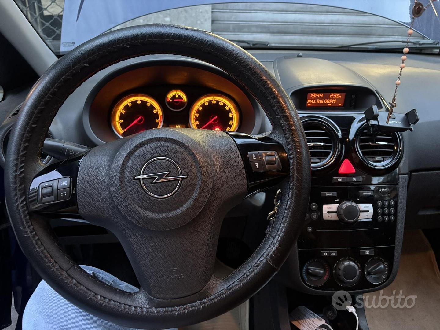 Opel Corsa 2013 photo 2