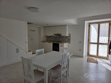 Luminoso monolocale ristrutturato e arredato