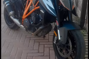 ktm 1290 superduke r