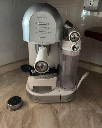 Macchina da caffè cecotec con montalatte integrato