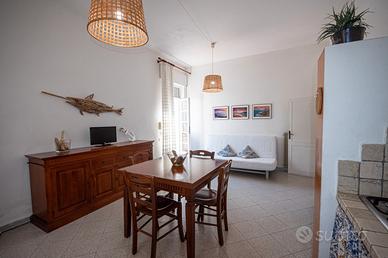 Follonica 50 m mare piano terra comodissimo