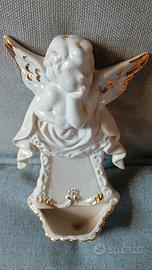 Acquasantiera con cherubino