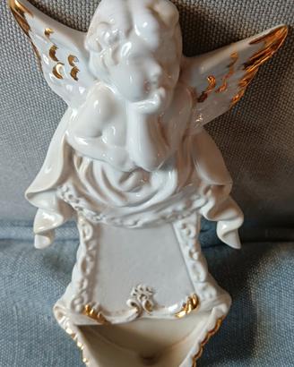Acquasantiera con cherubino