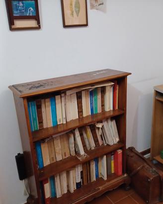 libreria in legno massiccio 