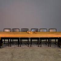 Tavolo artigianale in noce  Design italiano