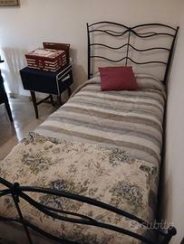 Letto singolo ferro battuto con rete a doghe e mat