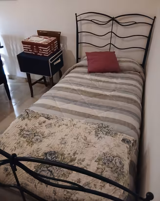 Letto singolo ferro battuto con rete a doghe e mat