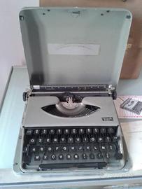 Macchina da scrivere Tippa