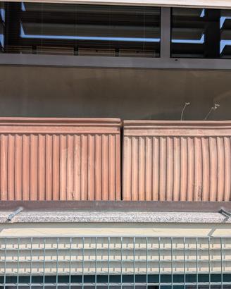 Vasi in terracotta di Siena I Torrini mod. Delos