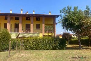 Casa indipendente di 220 m² con 4 locali e box aut