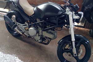 Ducati Monster restaurata 400