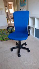 Sedia da ufficio/studio blu con rotelle
