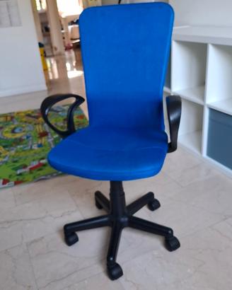 Sedia da ufficio/studio blu con rotelle