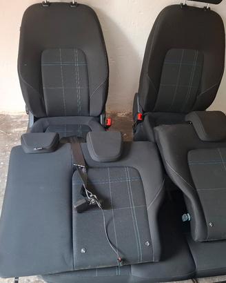 interno ford fiesta