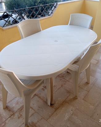 Tavolo in plastica con 4 sedie (set giardino)