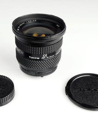 Tokina AF 19-35 mm attacco Nikon F 3.5 / 4.5