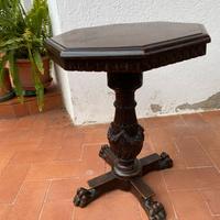 Antico tavolino ottagonale